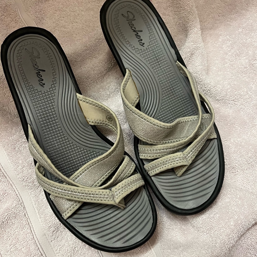 Skechers rumblers. Silver size 8